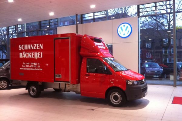 Refrigerated box vehicle for the bakery industry