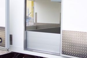 Kebab deep-freeze transport bulkhead