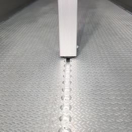 Refrigerated body with vertical load securing